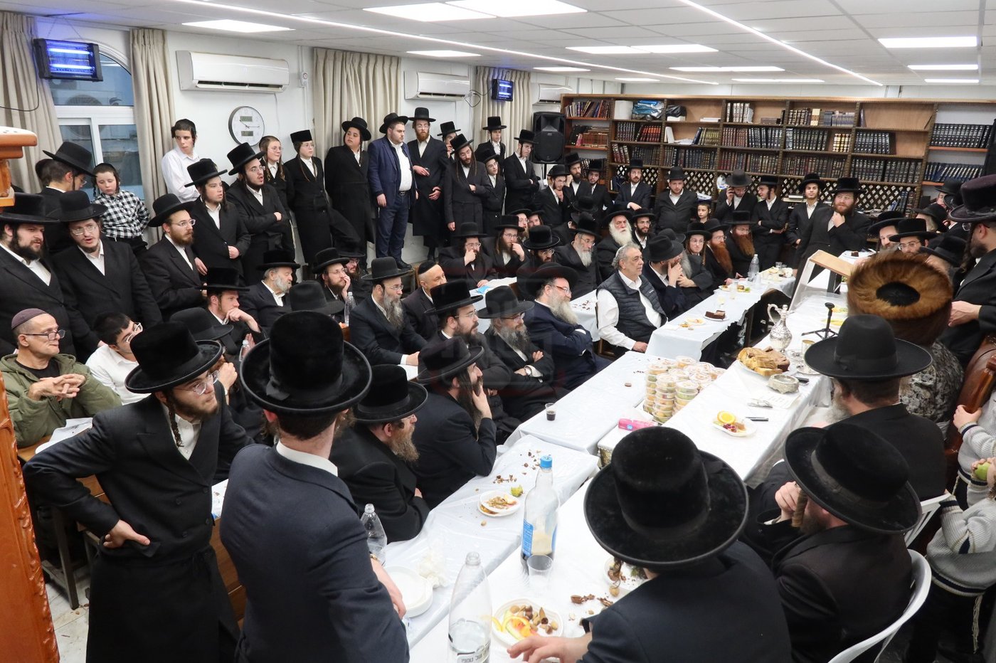 טיש ט"ו בשבט בחצה"ק מיאלען