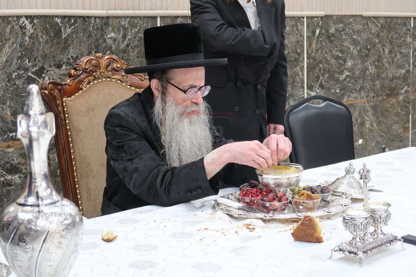 ט"ו בשבט בחצה"ק צאנז זוועהיל