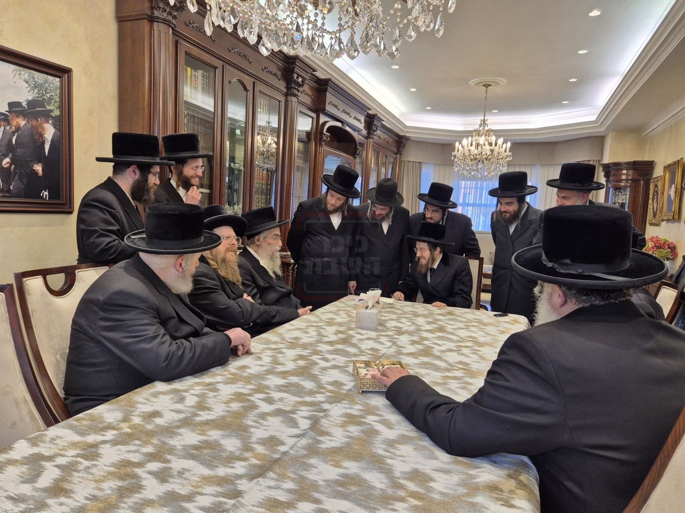 משלחת קהילות בעלזא אצל האדמו"ר מסאדיגורה בלונדון 