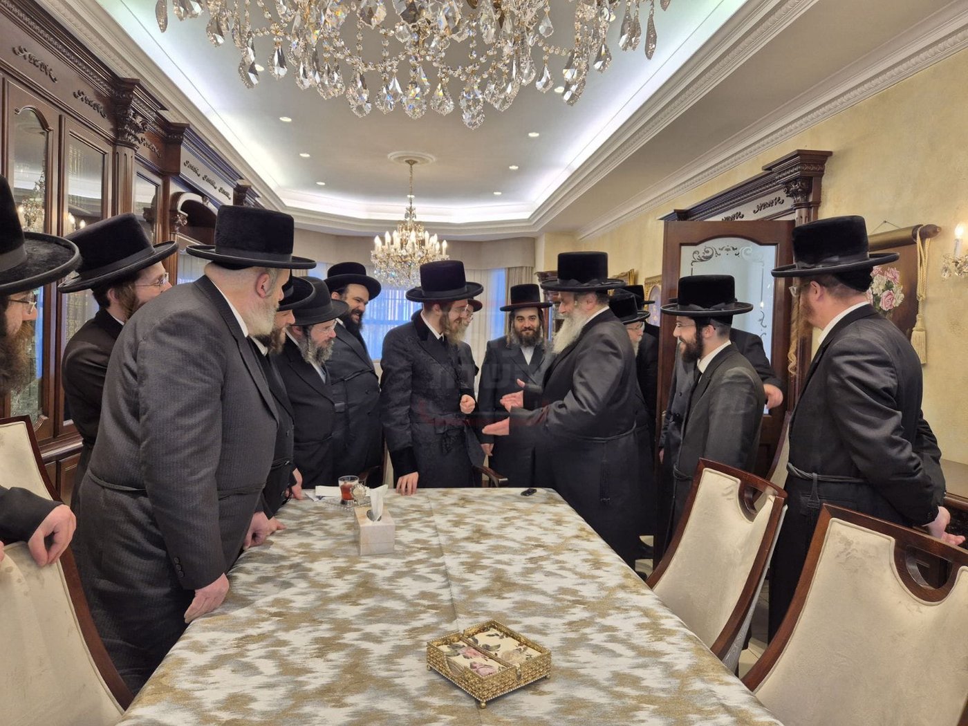 משלחת קהילות בעלזא אצל האדמו"ר מסאדיגורה בלונדון 