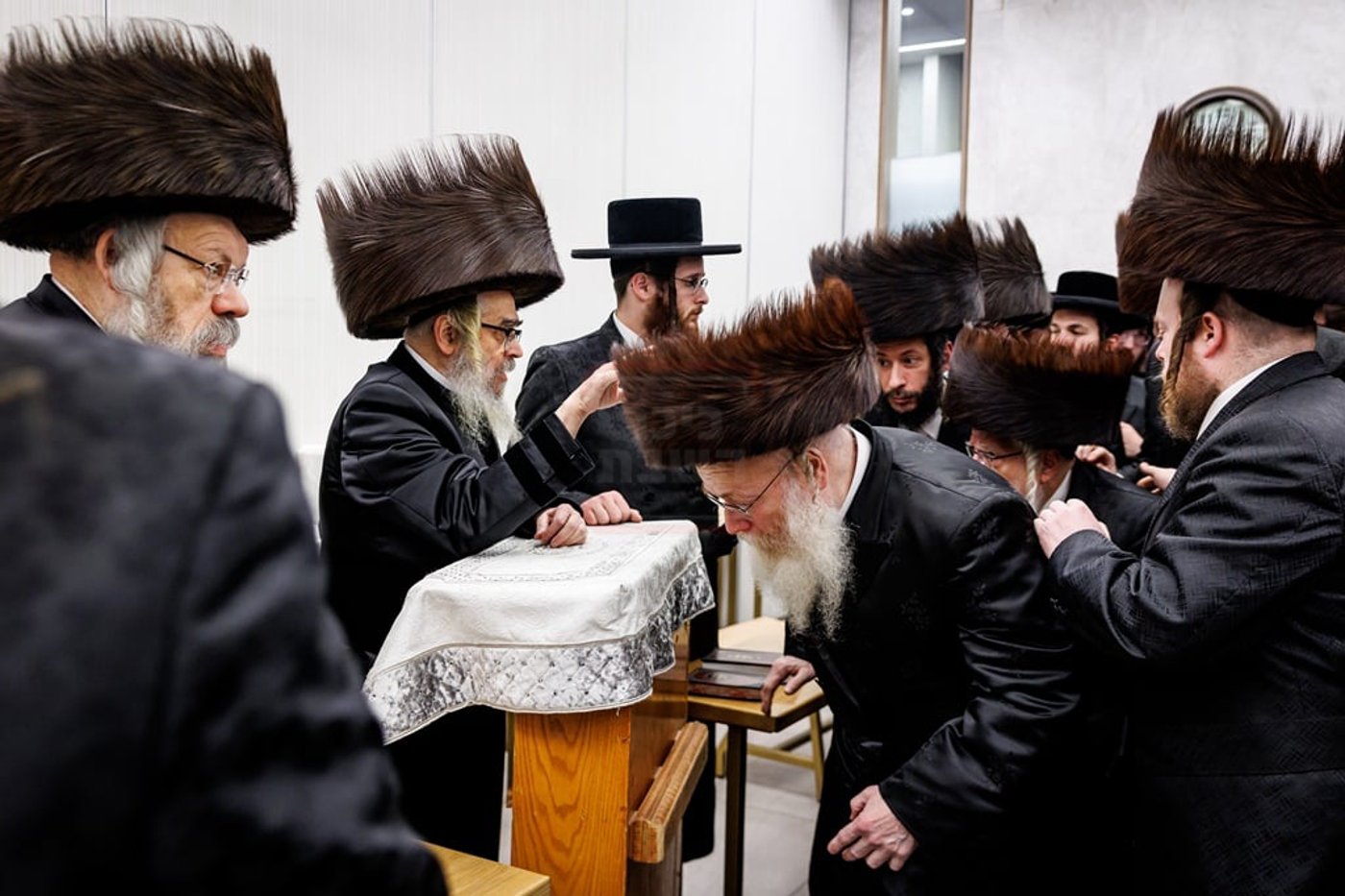 האדמו"ר מסאטמר בברכת הבנים