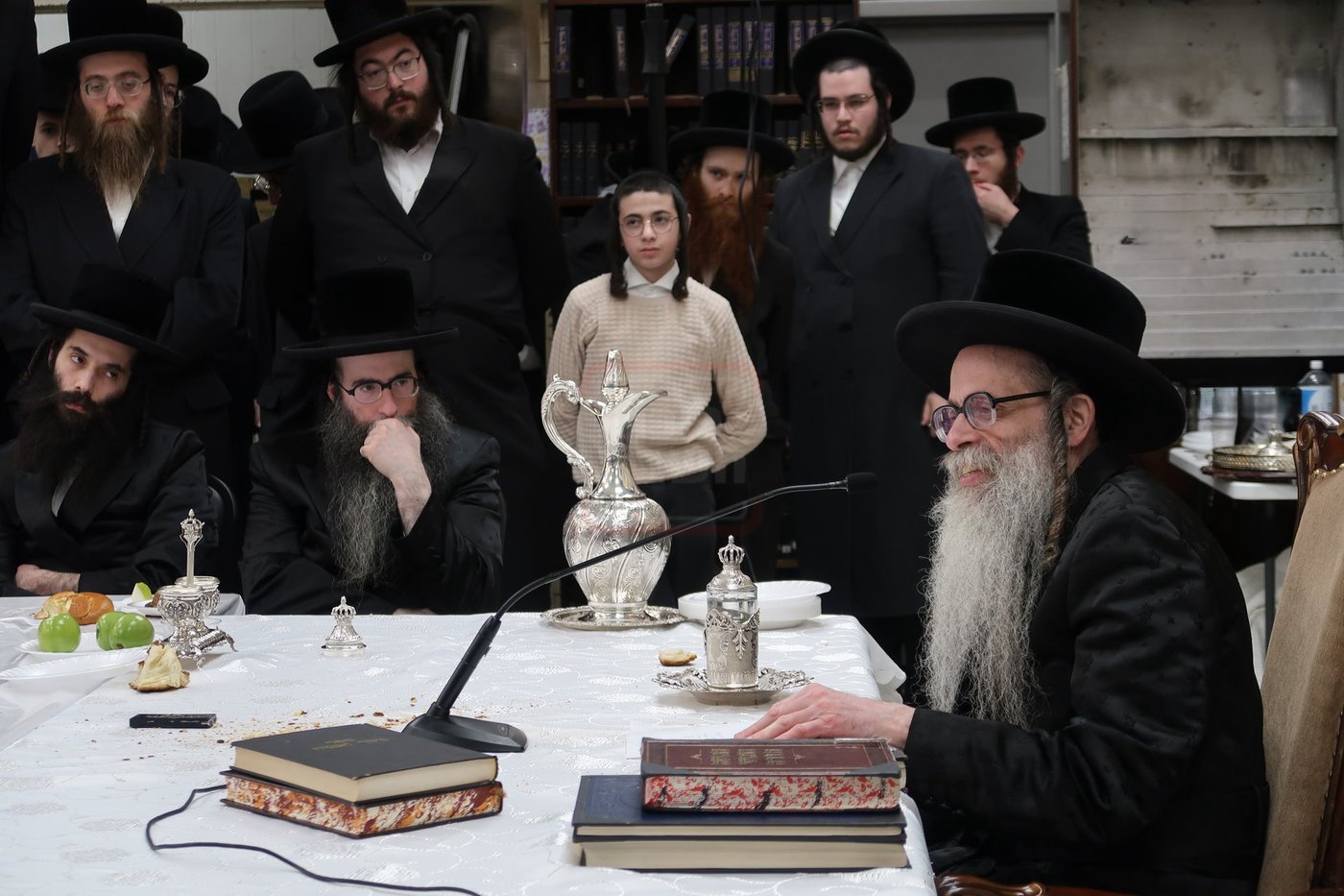 ט"ו בשבט בחצה"ק צאנז זוועהיל