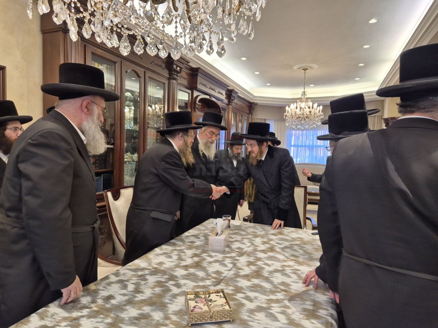 משלחת קהילות בעלזא אצל האדמו"ר מסאדיגורה בלונדון 