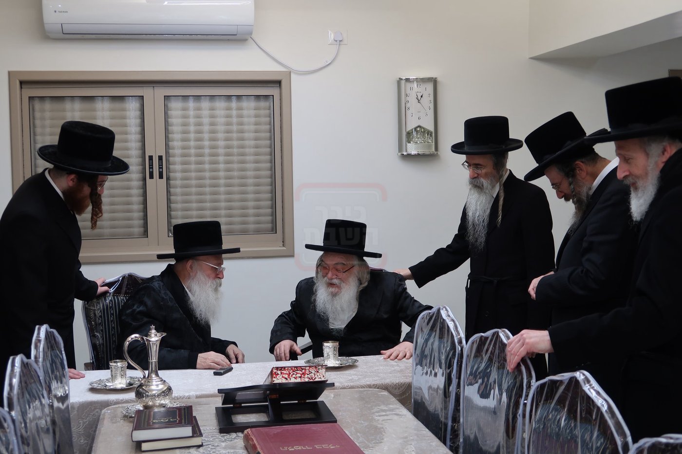 האדמו"ר מדארג בביקור אצל הגה"צ רבי אהרן טוסיג