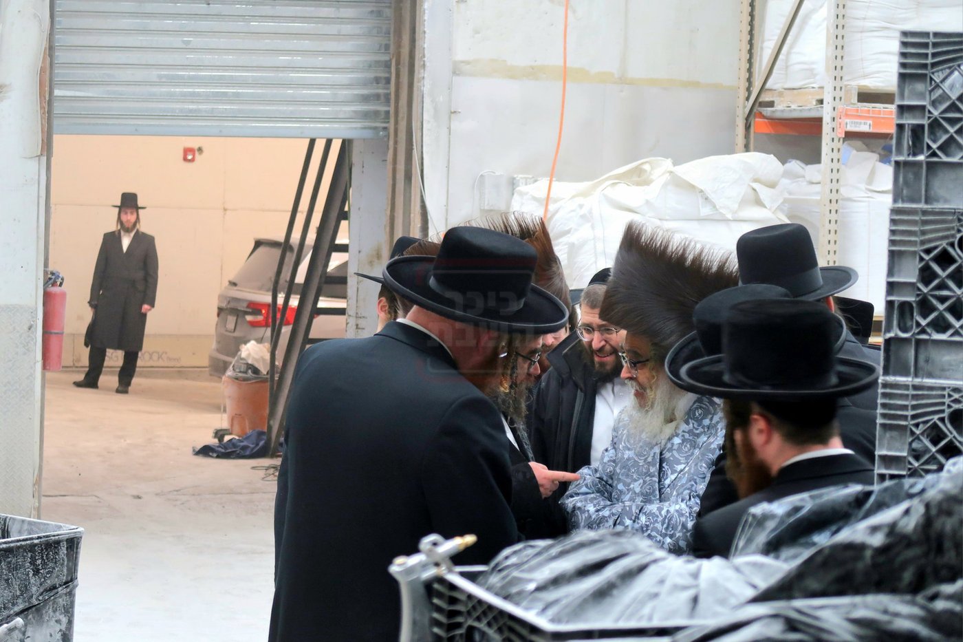 האדמו"ר מסאטמר בביקור במאפיית המצות