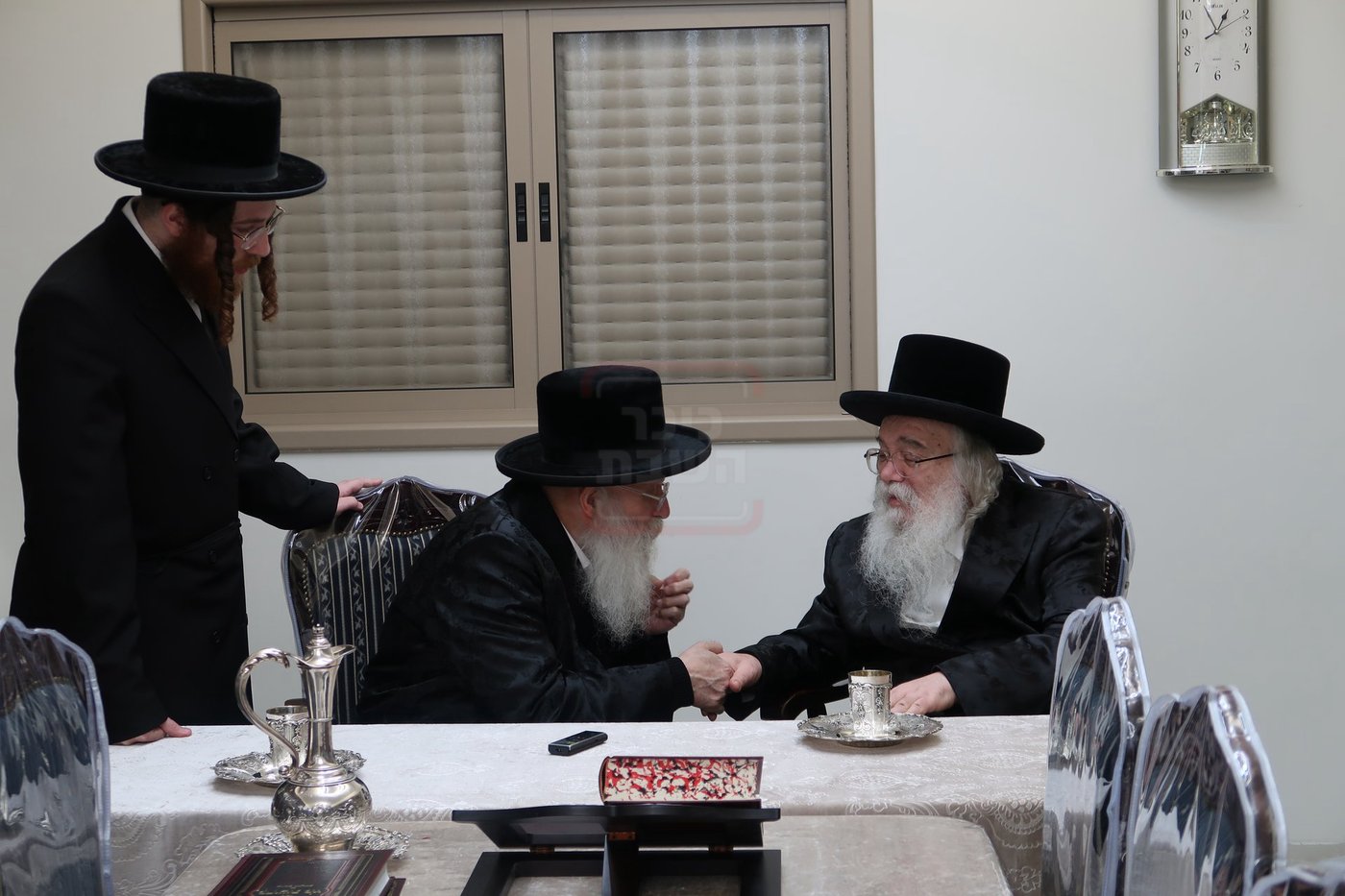 האדמו"ר מדארג בביקור אצל הגה"צ רבי אהרן טוסיג