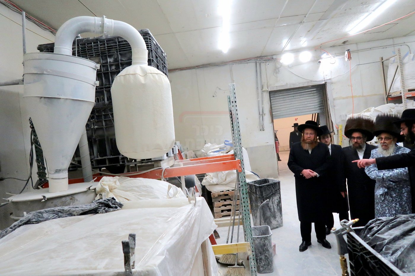 האדמו"ר מסאטמר בביקור במאפיית המצות