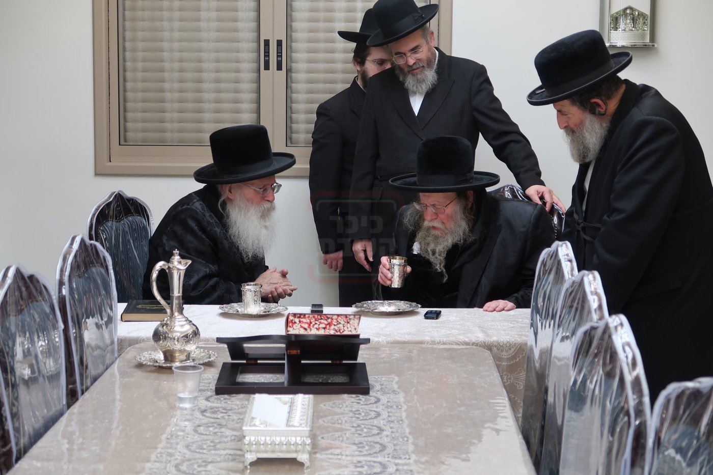 האדמו"ר מקוזמיר בביקור אצל הגה"צ רבי אהרן טוסיג