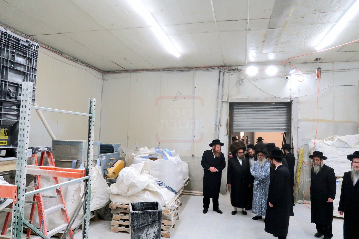 האדמו"ר מסאטמר בביקור במאפיית המצות