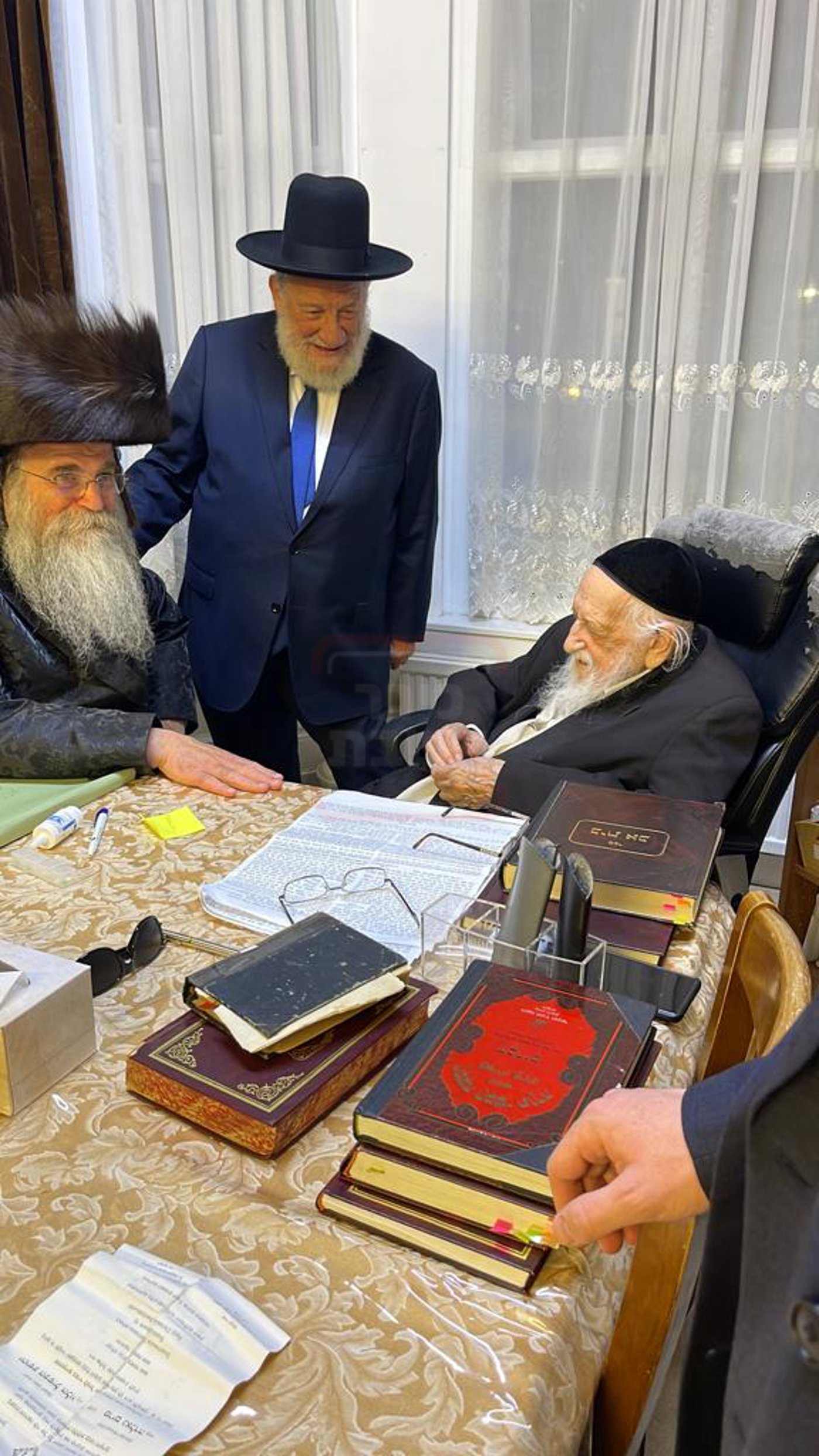 מראות חייו של הגה"צ רבי אליקים שליזנגר זצ"ל