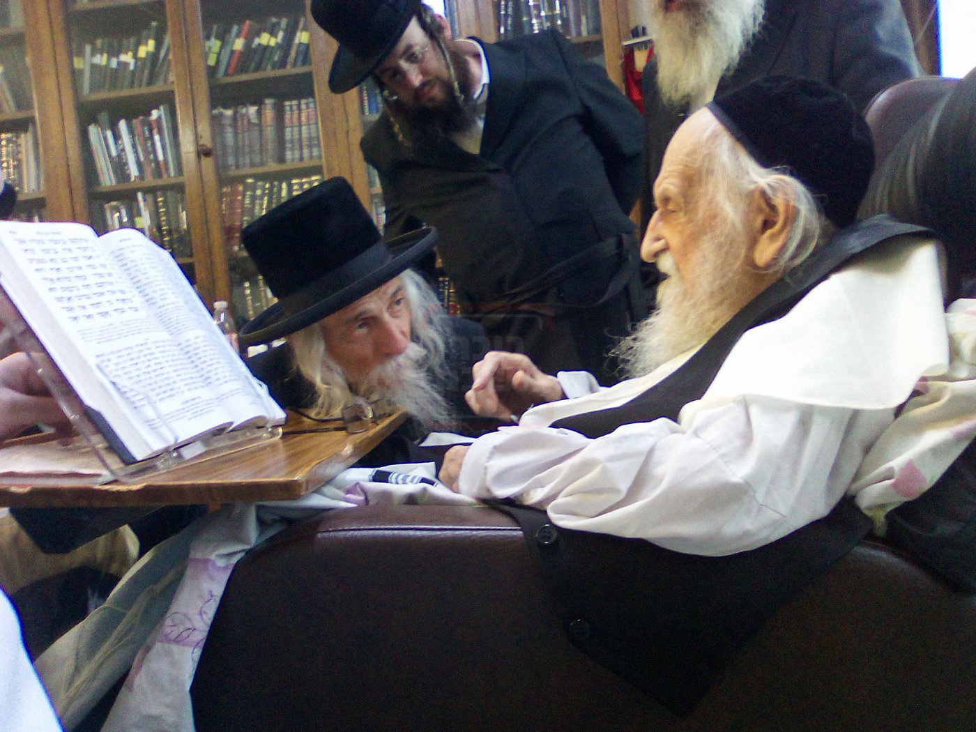 מראות חייו של הגה"צ רבי אליקים שליזנגר זצ"ל