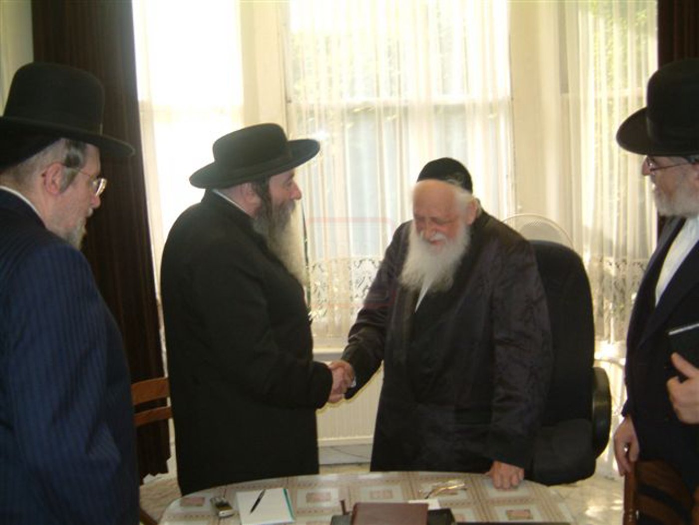 מראות חייו של הגה"צ רבי אליקים שליזנגר זצ"ל