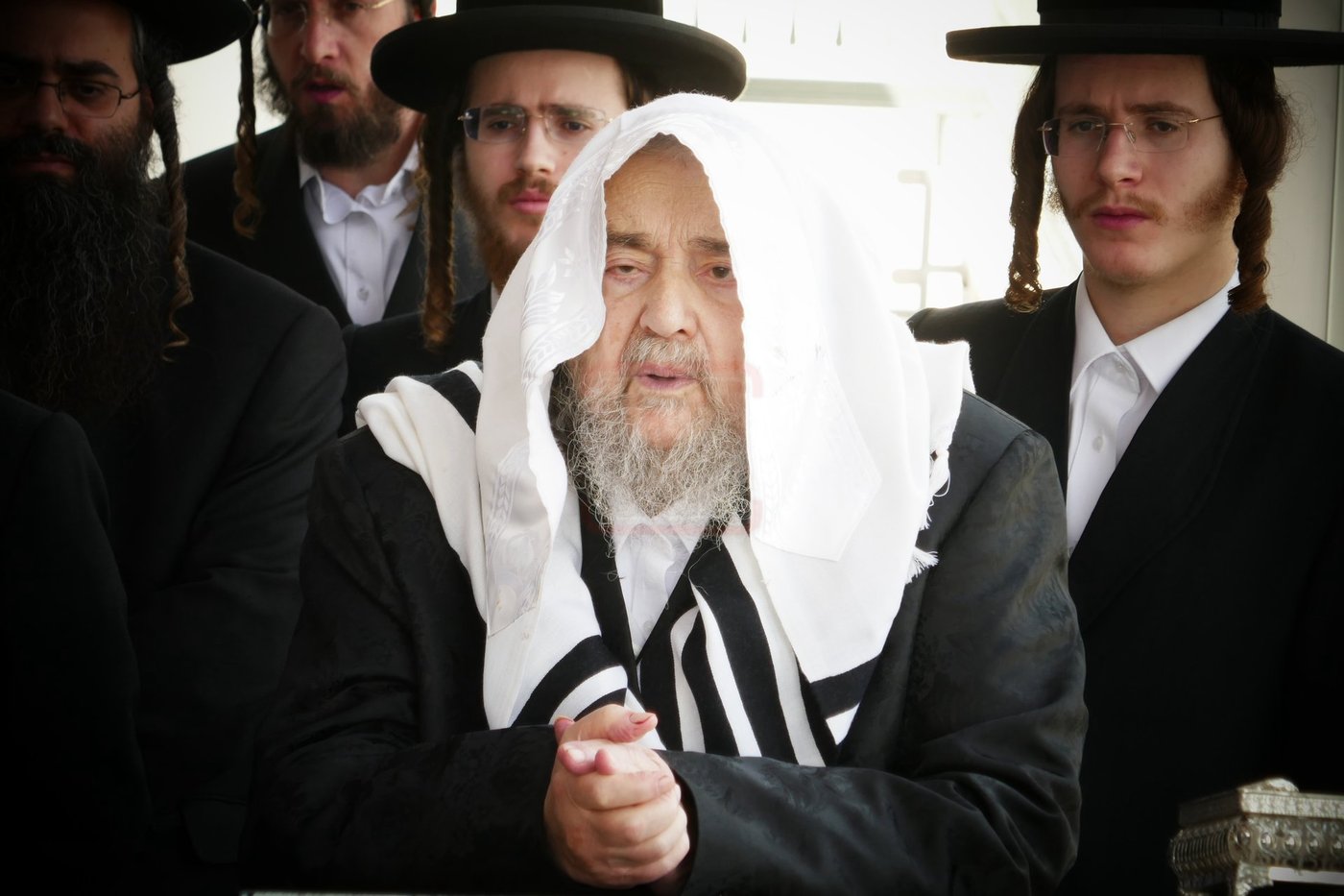 האדמו"ר מנדבורנה צפת אצל הגרי"מ שכטר