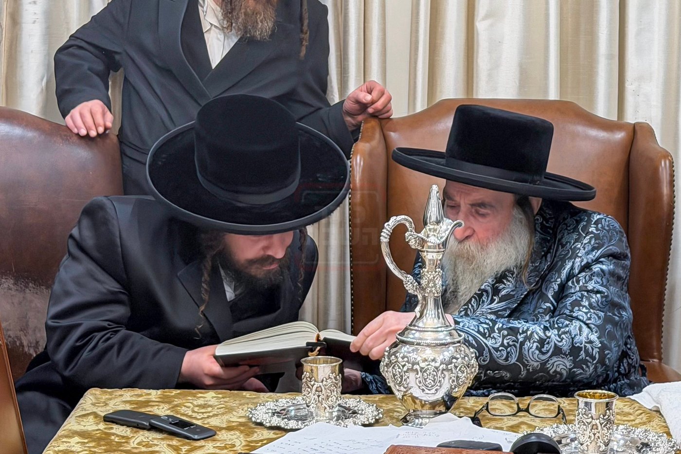 הרבי מקרעטשניף כפר אתא בביקור הוד בארה"ב