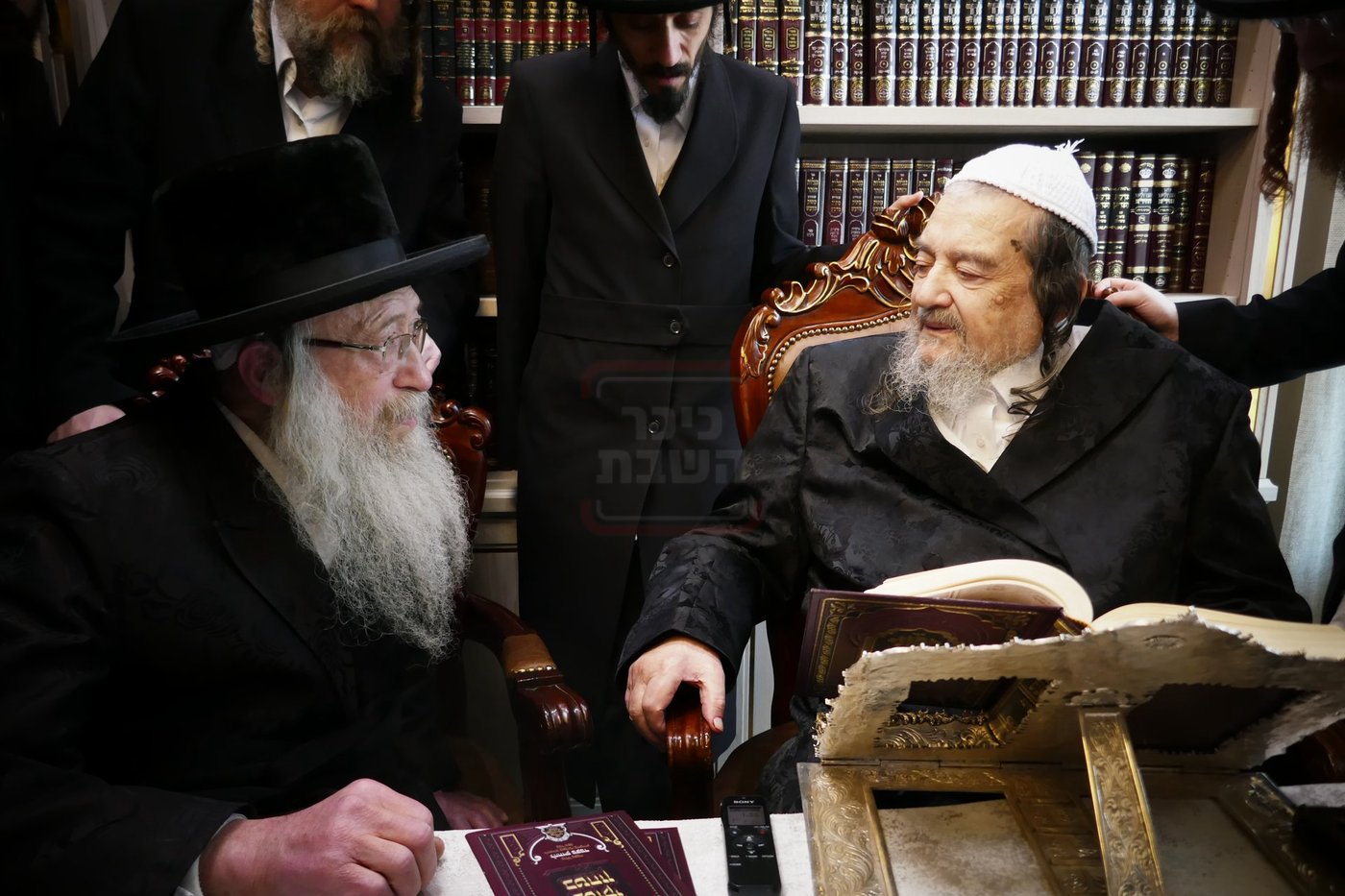 האדמו"ר מנדבורנה צפת אצל הגרי"מ שכטר