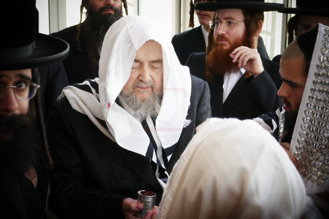 האדמו"ר מנדבורנה צפת אצל הגרי"מ שכטר