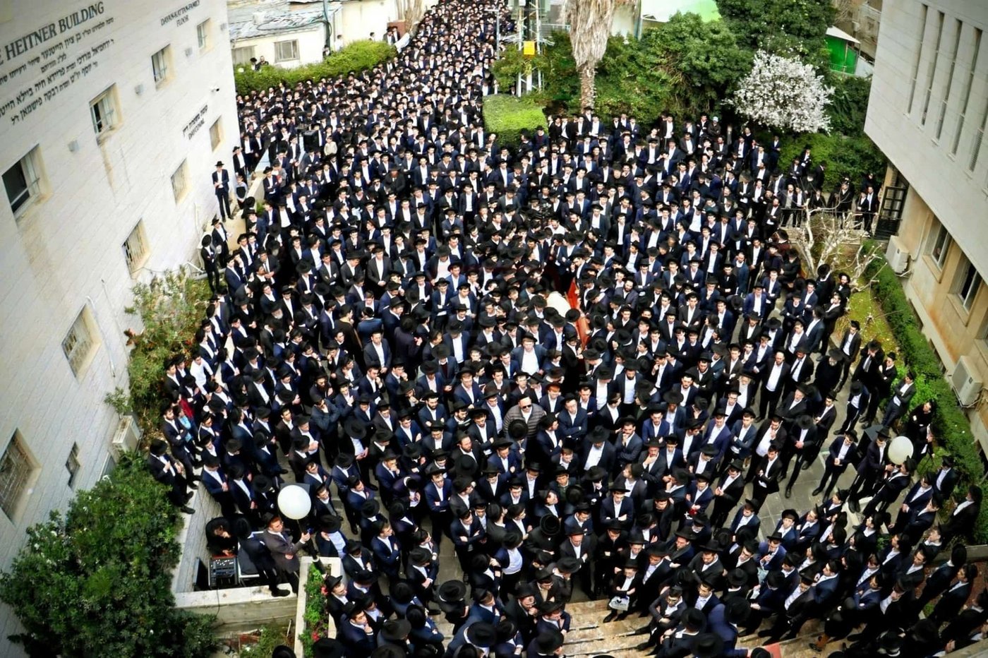 מסע הלוויית הגר"א שפירא זצ"ל - בירושלים