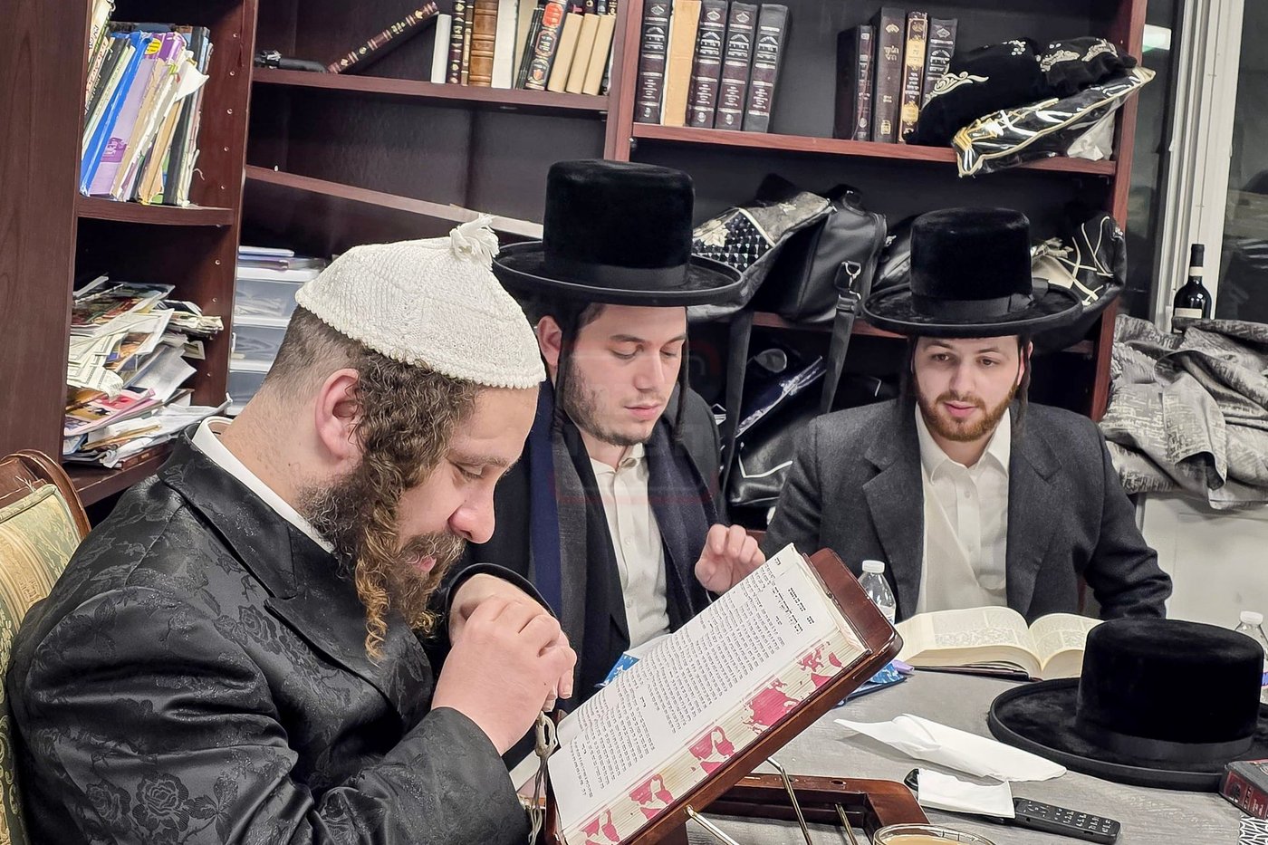 הרבי מקרעטשניף כפר אתא בביקור הוד בארה"ב