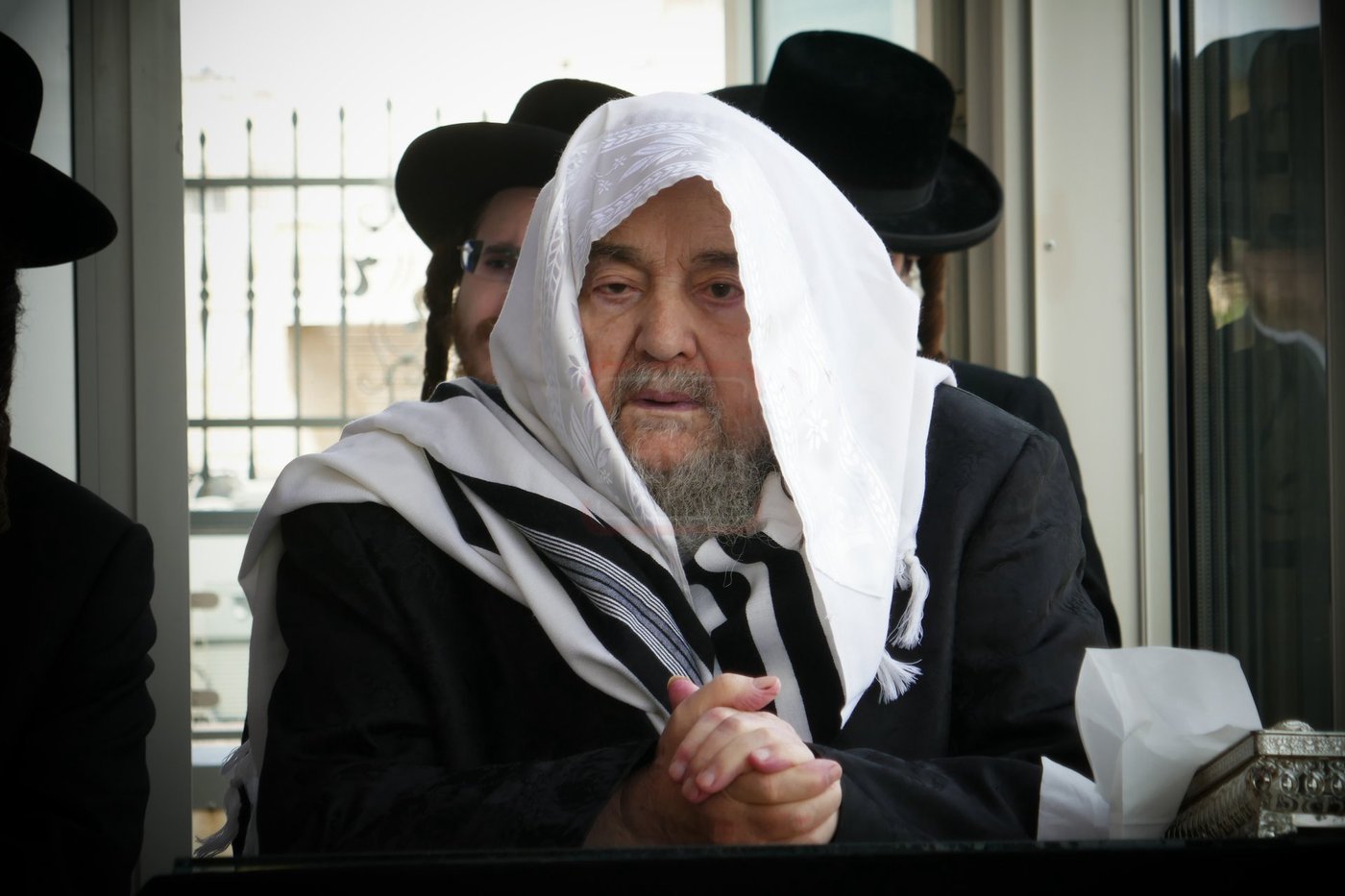 האדמו"ר מנדבורנה צפת אצל הגרי"מ שכטר