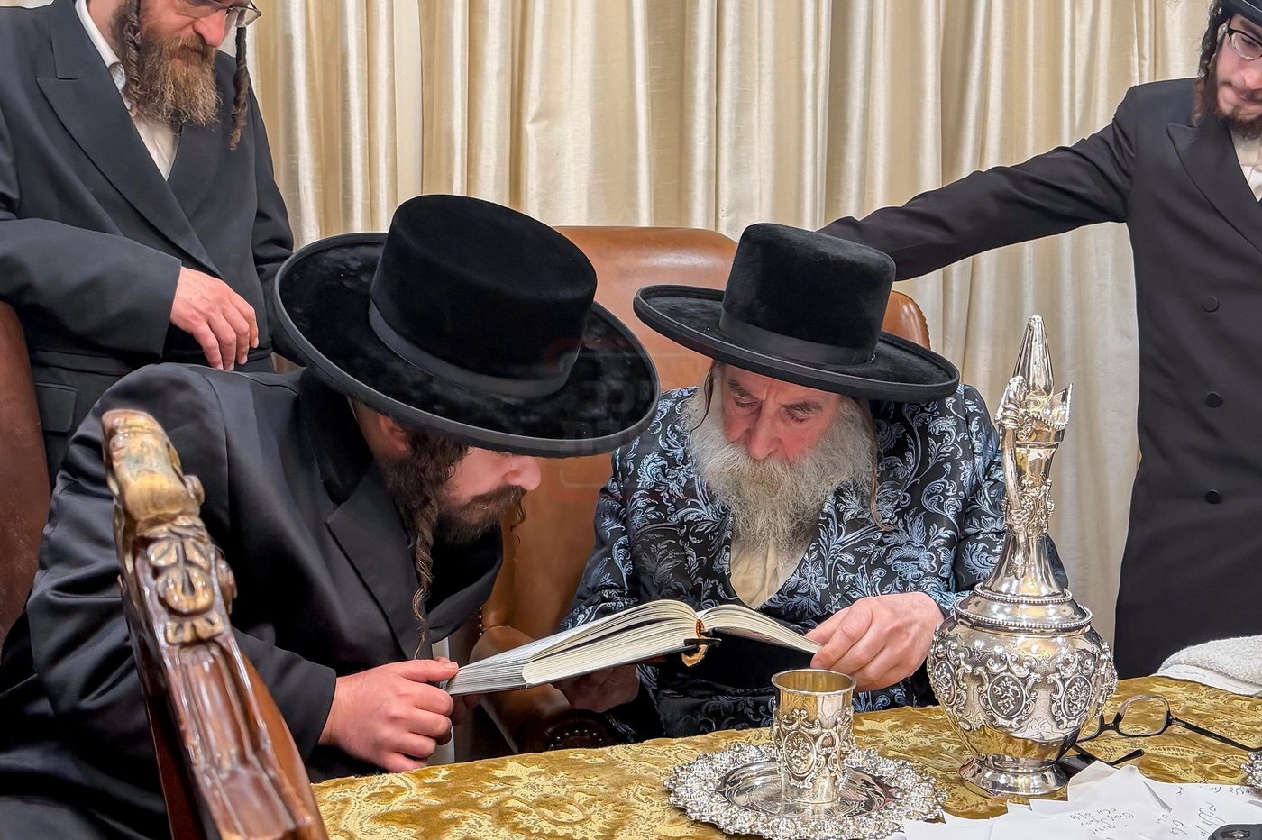 הרבי מקרעטשניף כפר אתא בביקור הוד בארה"ב