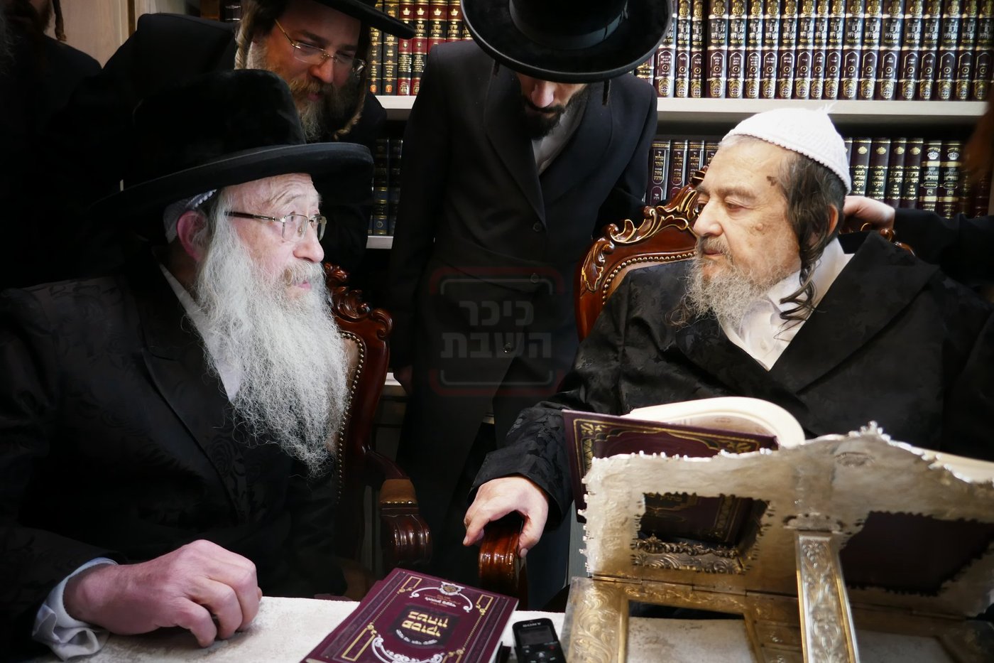 האדמו"ר מנדבורנה צפת אצל הגרי"מ שכטר