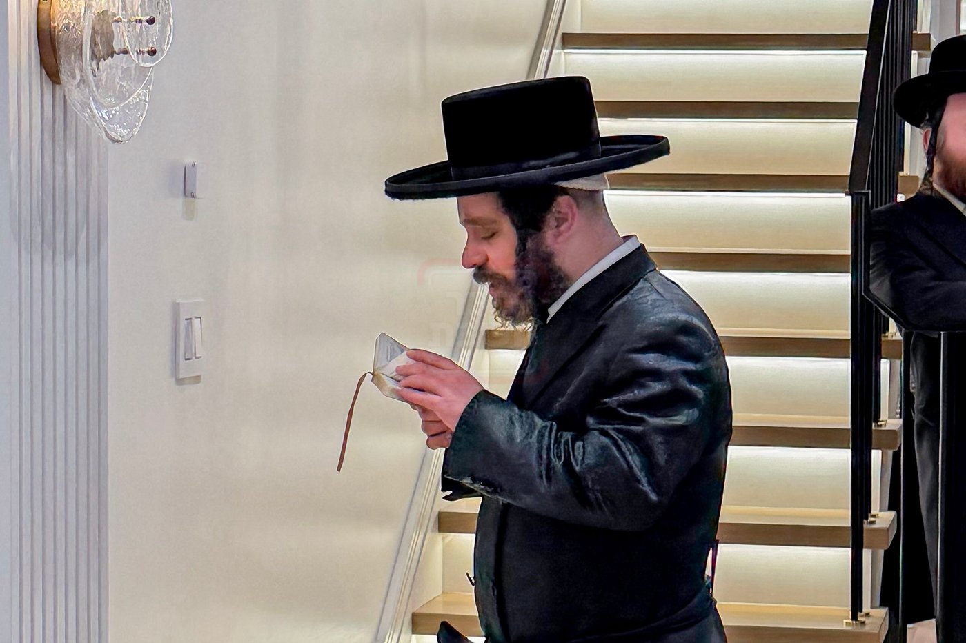 הרבי מקרעטשניף כפר אתא בביקור הוד בארה"ב