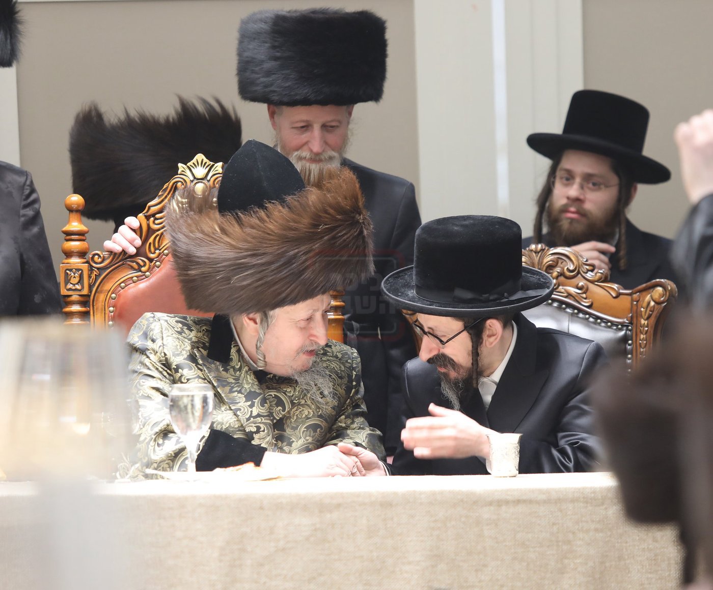 האדמו"ר מסקולען בשמחת שבע הברכות בחצה"ק סקאליע