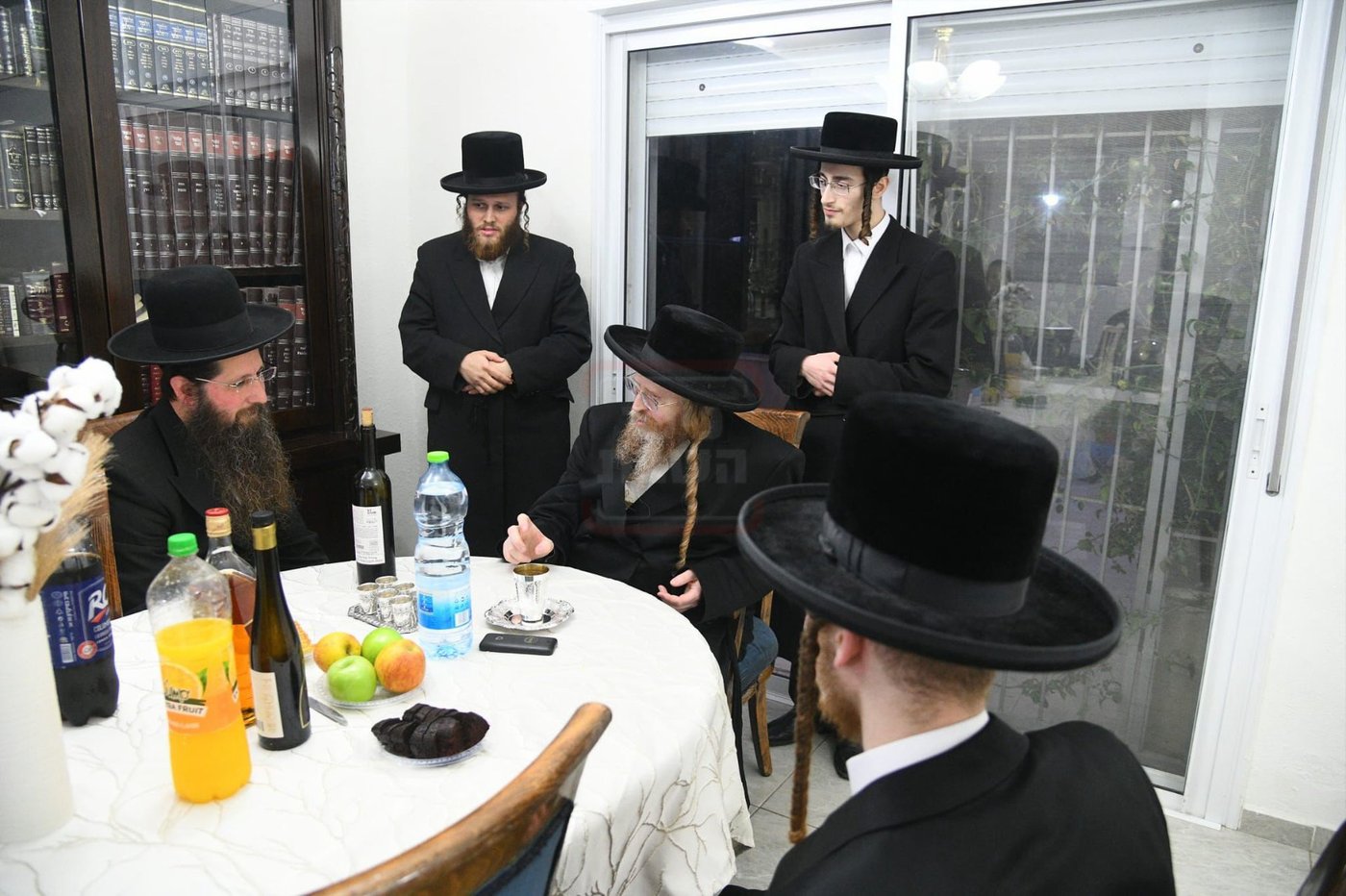 האדמו"ר משומרי אמונים בביקור בעמנואל