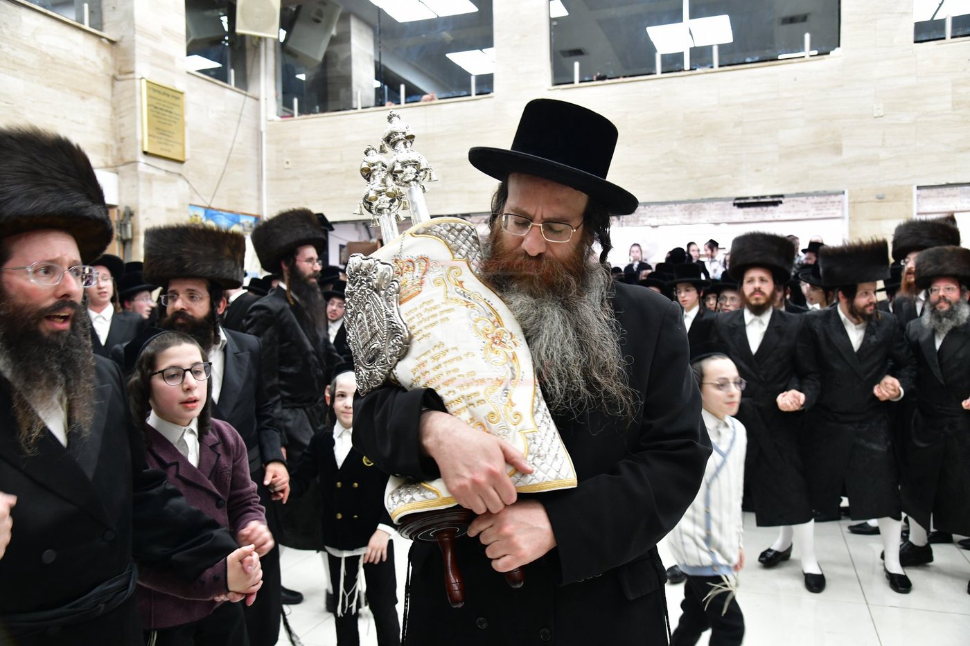 הכנסת ס"ת בסערט ויז'ניץ