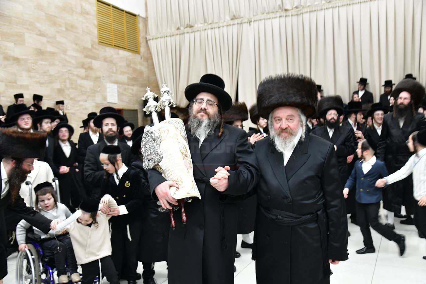 הכנסת ס"ת בסערט ויז'ניץ