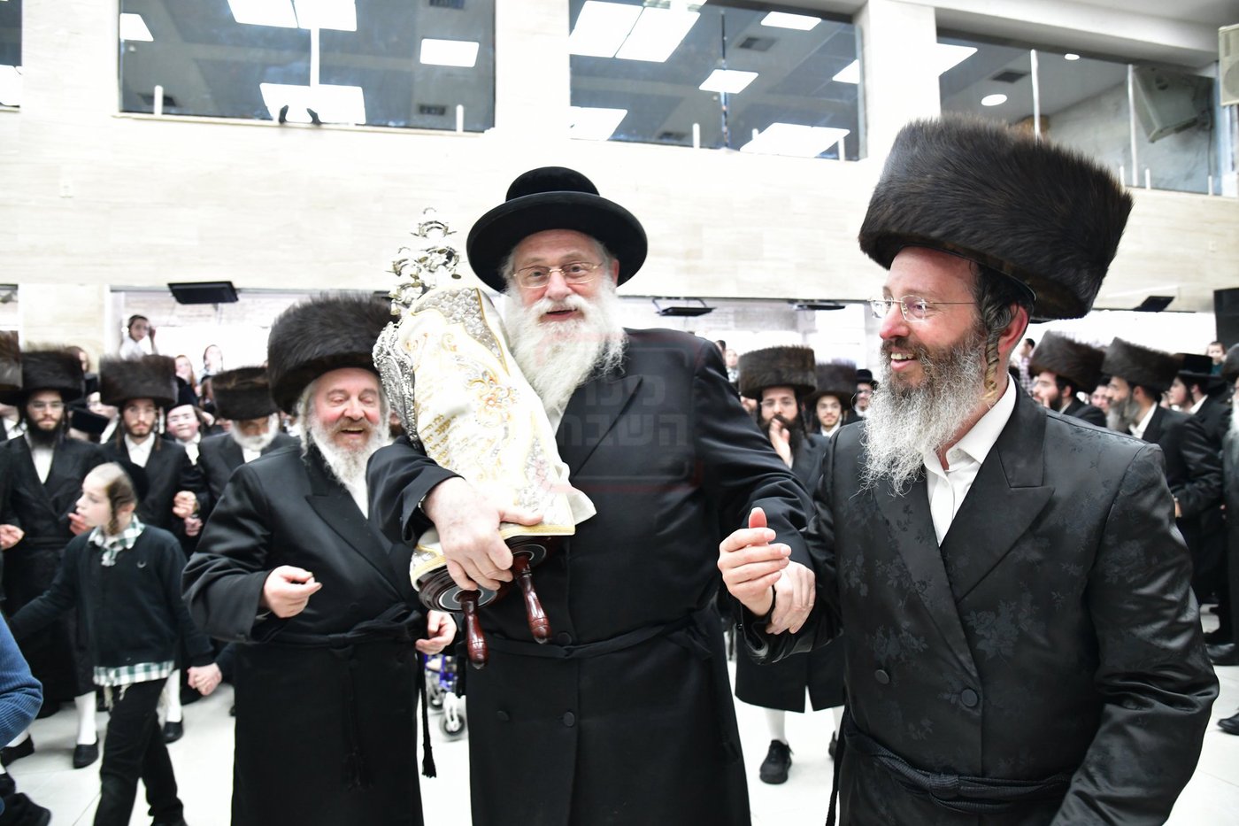 הכנסת ס"ת בסערט ויז'ניץ