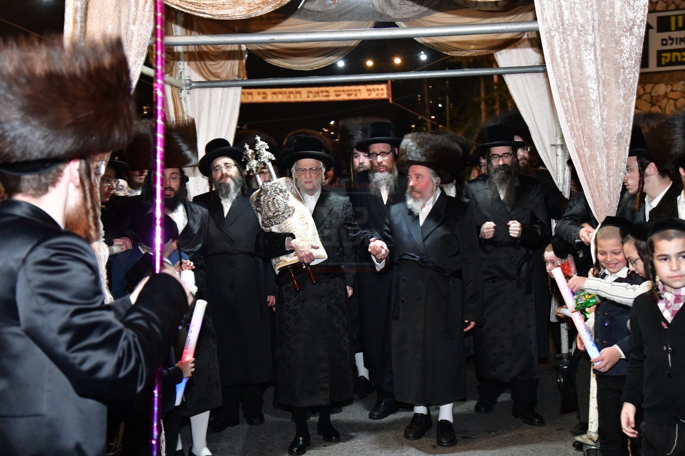 הכנסת ס"ת בסערט ויז'ניץ