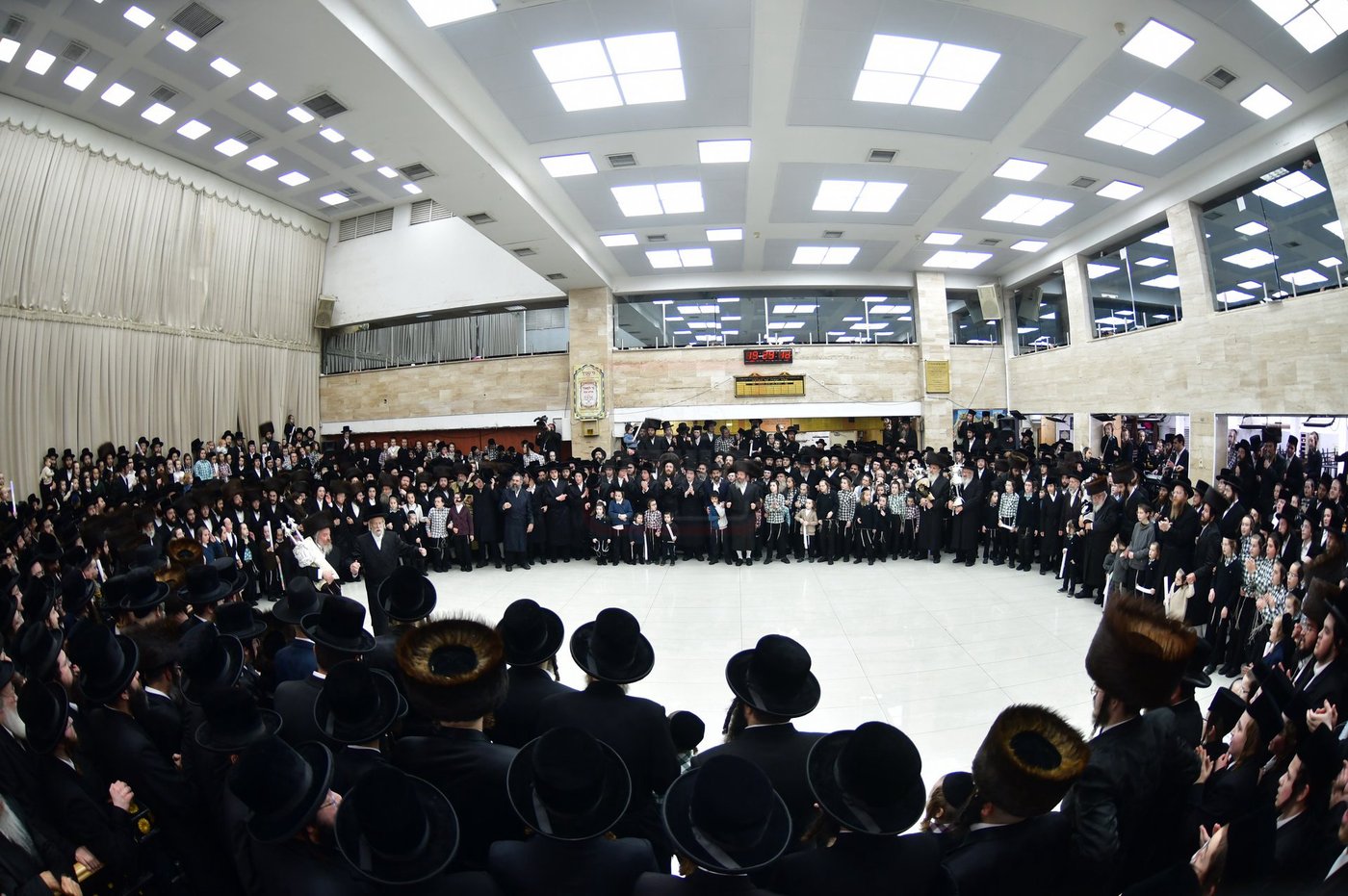 הכנסת ס"ת בסערט ויז'ניץ