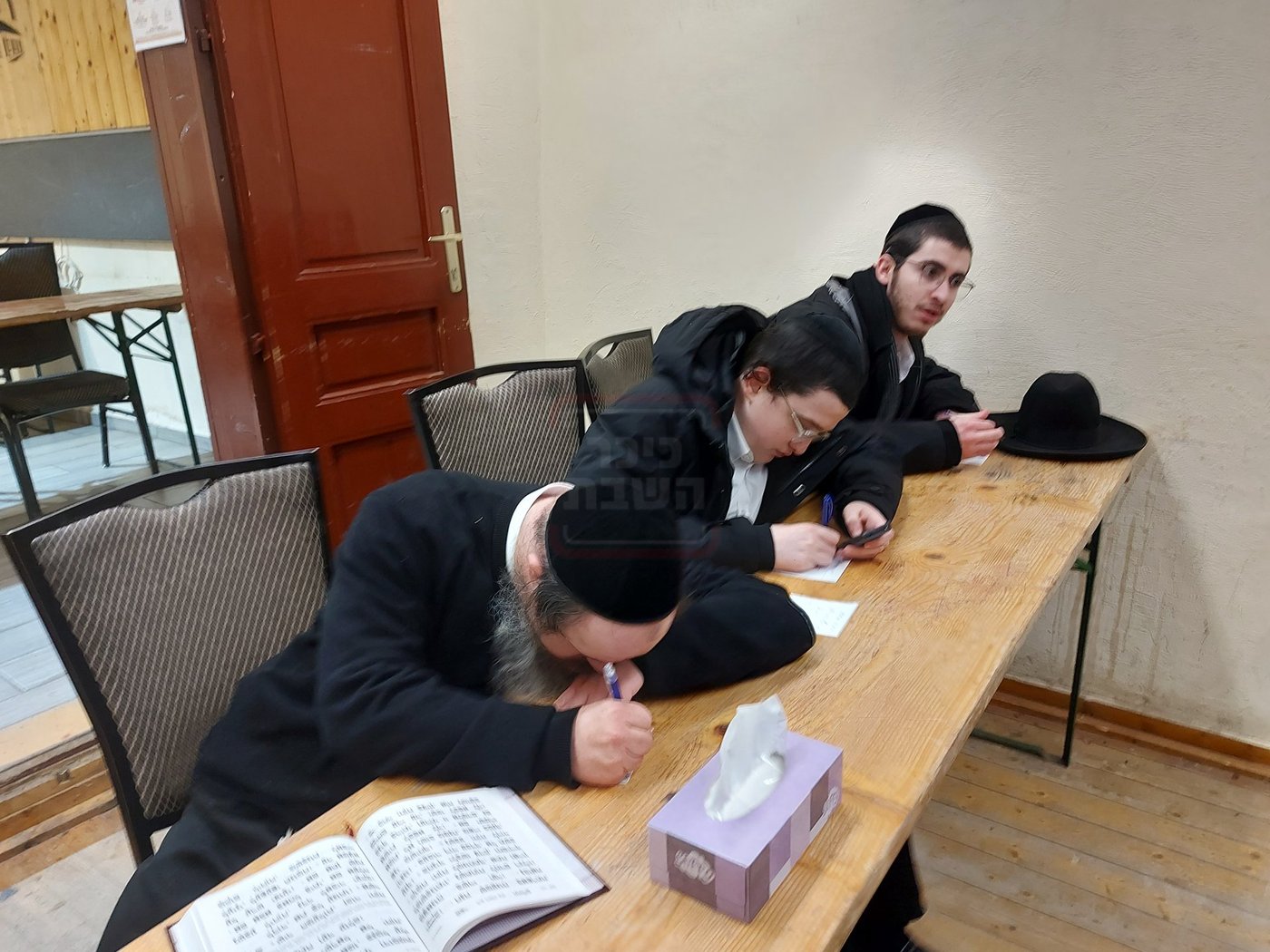 ישיבת אהובים מלונדון בטיול בהונגריה