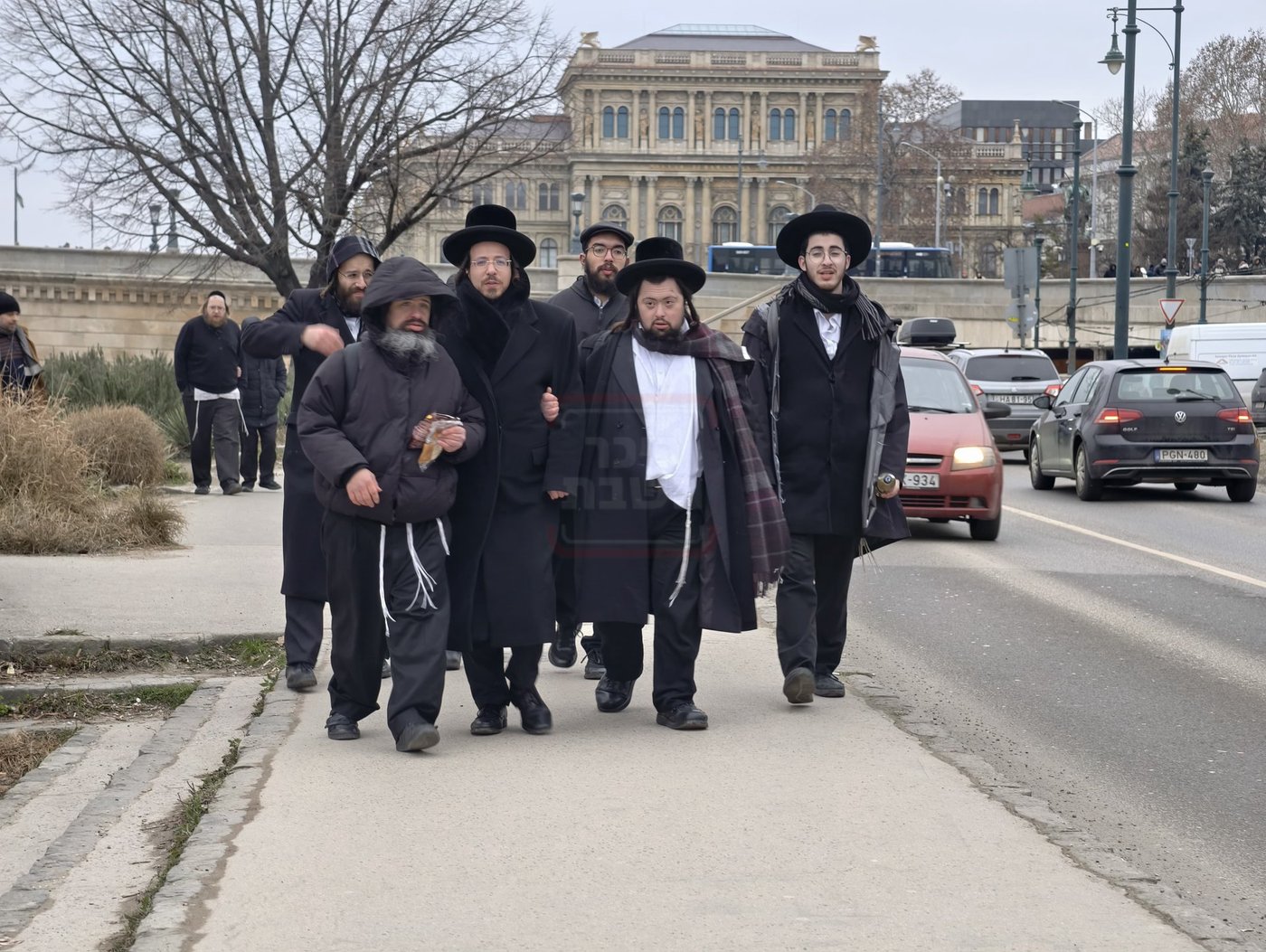 ישיבת אהובים מלונדון בטיול בהונגריה