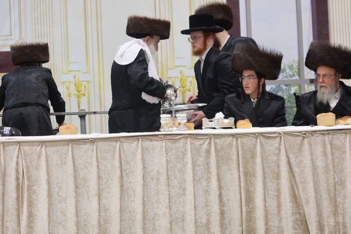 חתן מאל בחצה"ק מכנובקא בעלזא