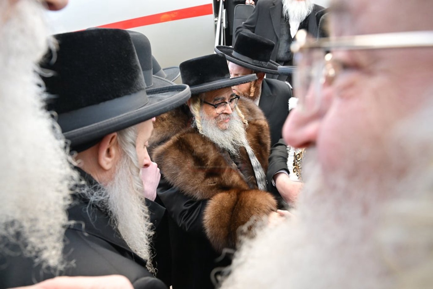 האדמו"ר מסאטמר במטוס בדרך למאנשטעסטער