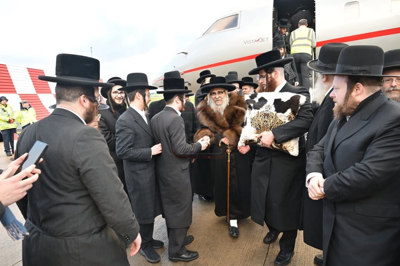 האדמו"ר מסאטמר במטוס בדרך למאנשטעסטער