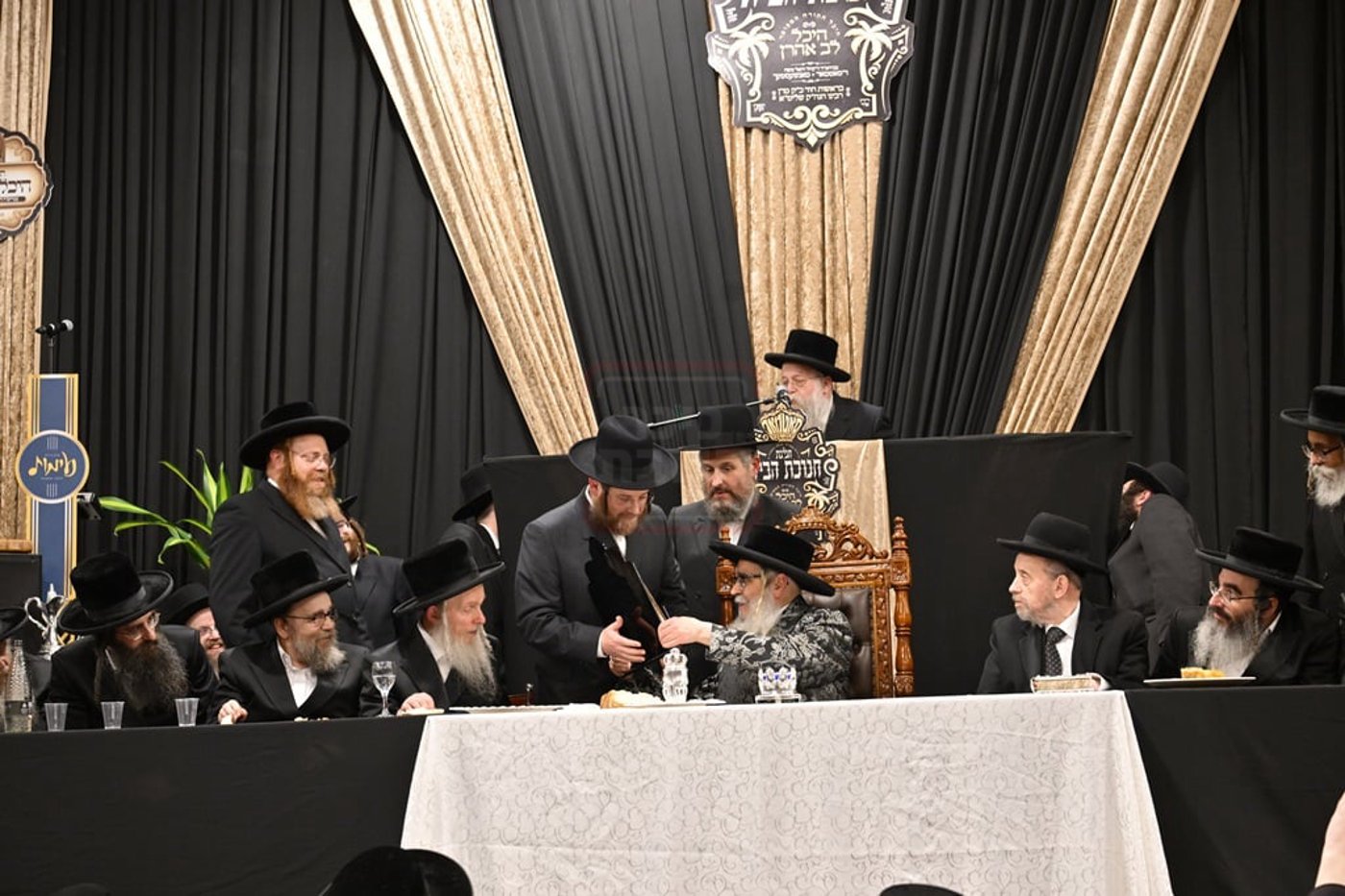 האדמו"ר מסאטמר בביקור הוד במאנשטעסער