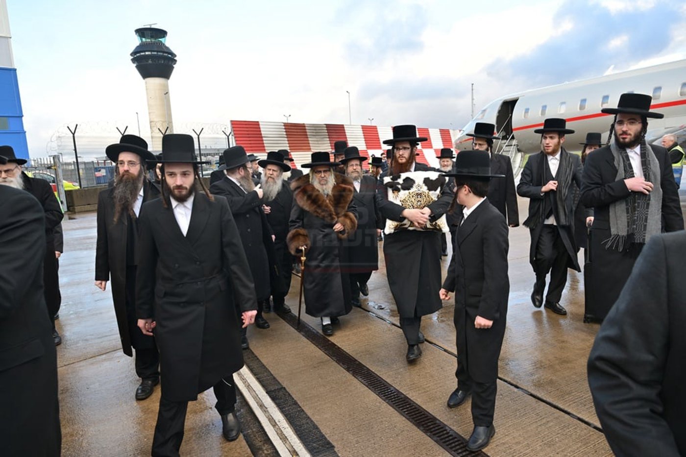 האדמו"ר מסאטמר במטוס בדרך למאנשטעסטער