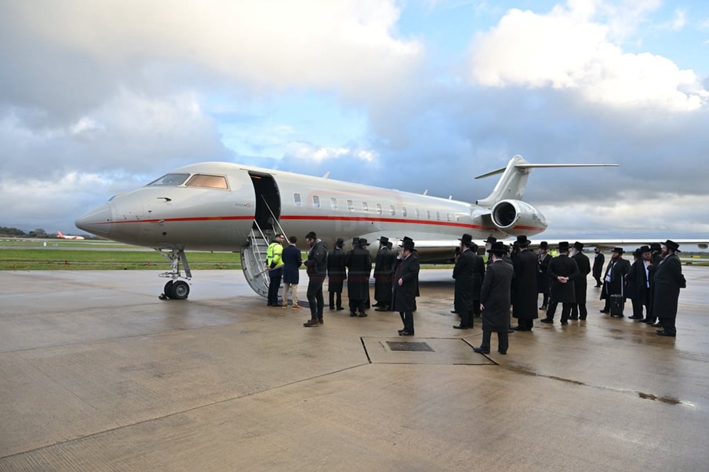 האדמו"ר מסאטמר במטוס בדרך למאנשטעסטער
