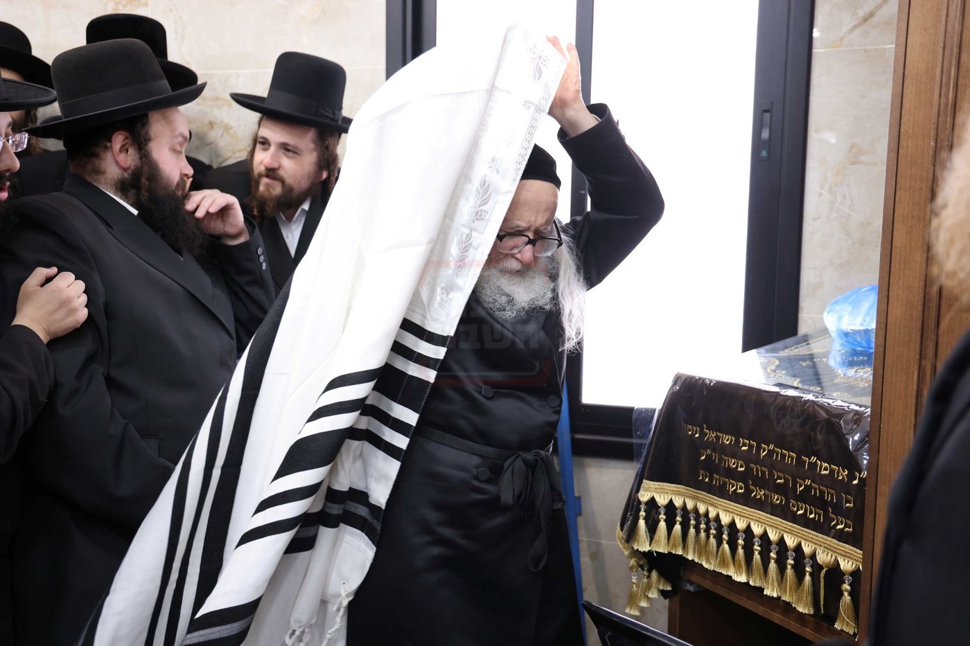 שמחת הברית בחצרות אמשינוב - קרעטשניף