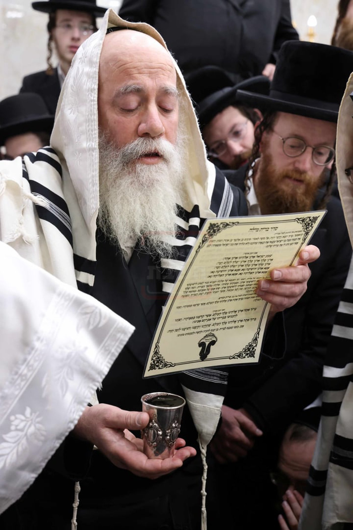 שמחת הברית בחצרות אמשינוב - קרעטשניף