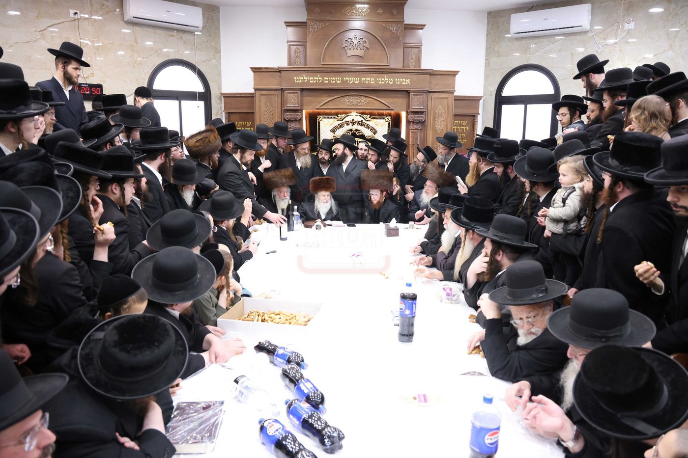 שמחת הברית בחצרות אמשינוב - קרעטשניף