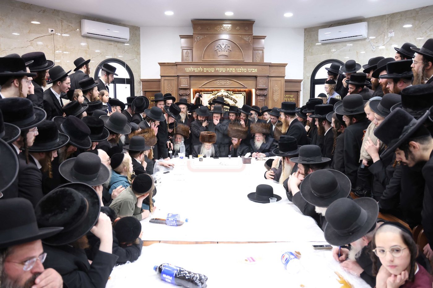 שמחת הברית בחצרות אמשינוב - קרעטשניף