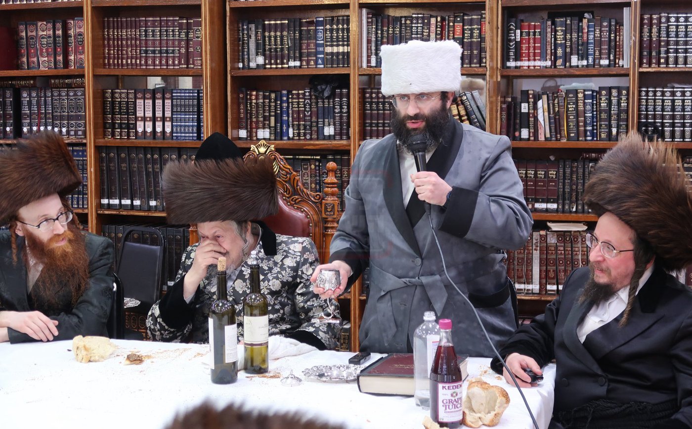 פורים בחצה"ק סקאליע 