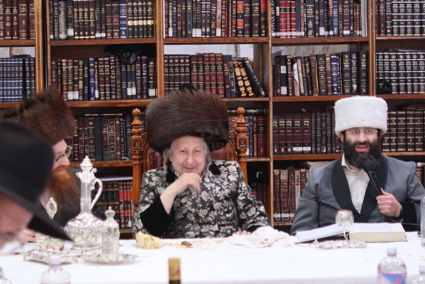 פורים בחצה"ק סקאליע 