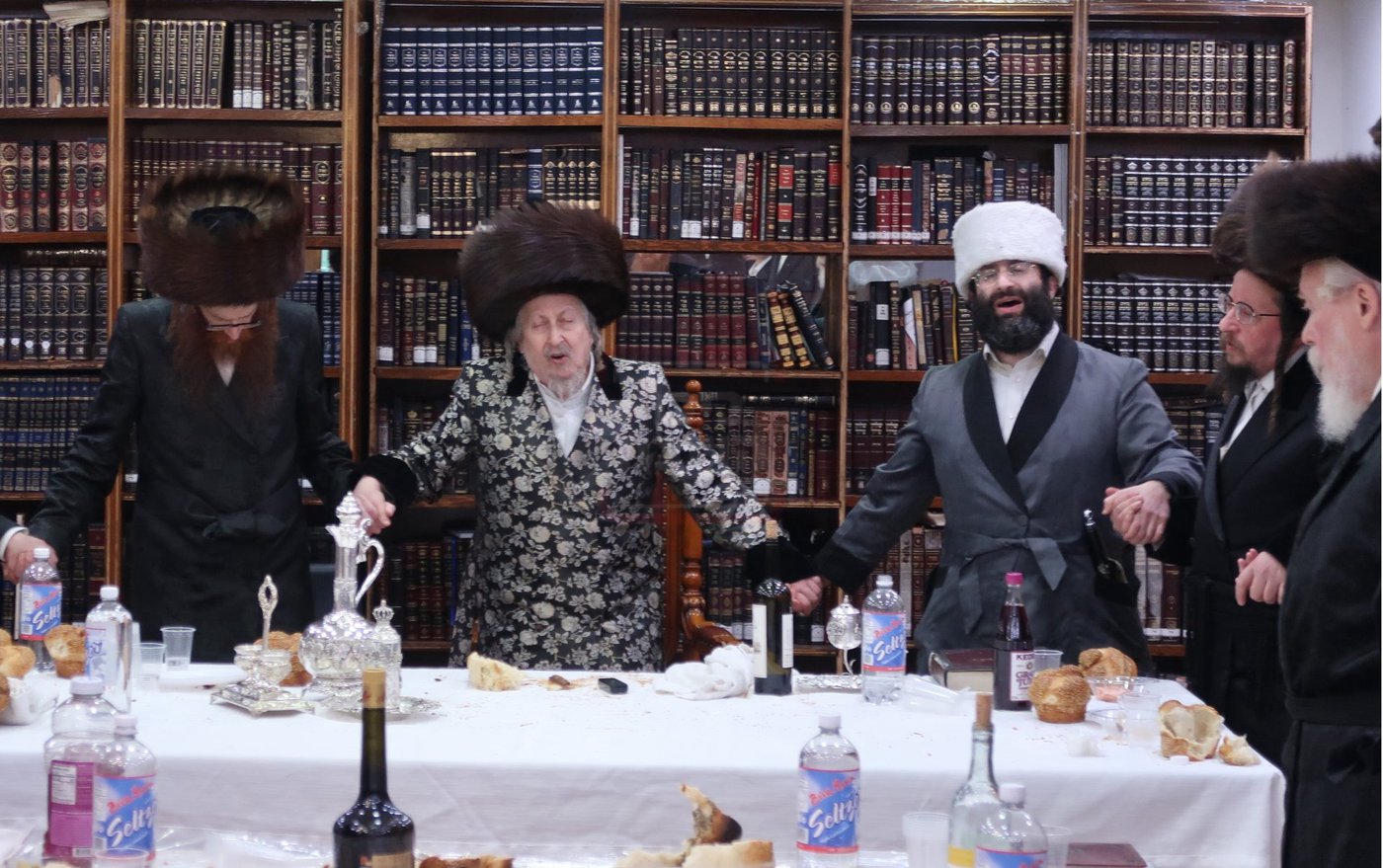 פורים בחצה"ק סקאליע 