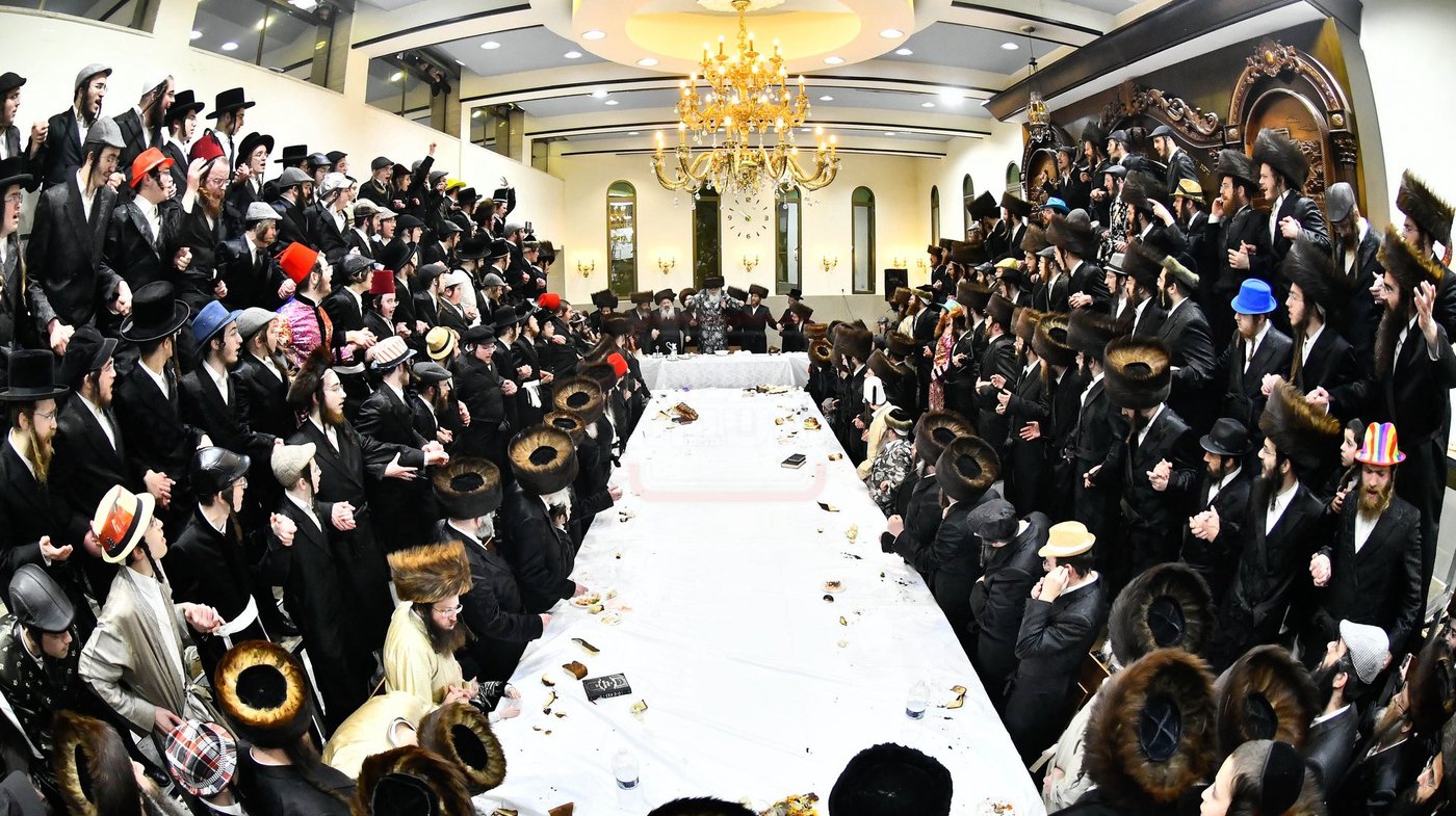 פורים בחצה"ק קרעטשניף י-ם