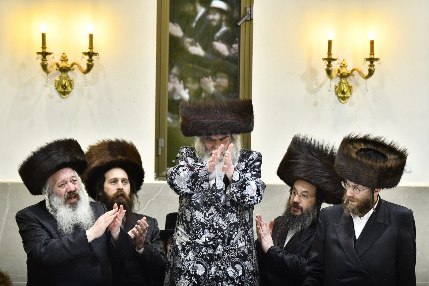 פורים בחצה"ק קרעטשניף י-ם